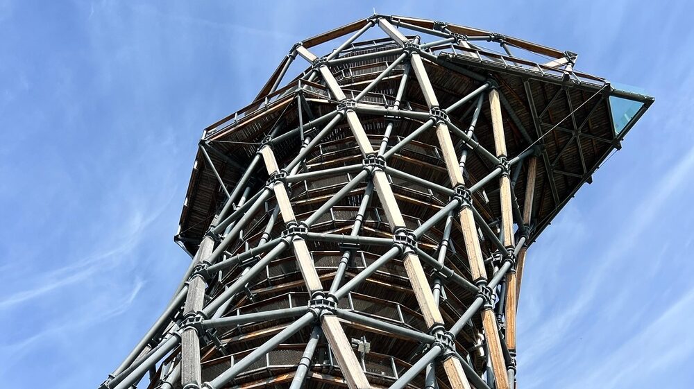 Prevádzku vyhliadkovej veže vo Vysokých Tatrách prevzala spoločnosť Štrbské Pleso resort